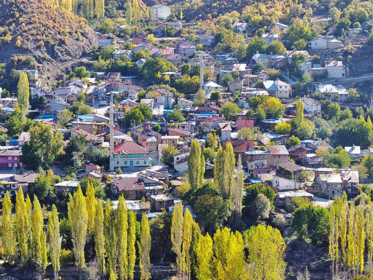 Konya’da hatıraların suya karıştığı mahalle yerini sonbaharın güzelliğine bıraktı 3